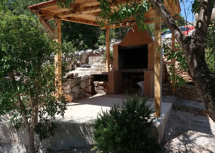 Buda-3 By Interhome Basina