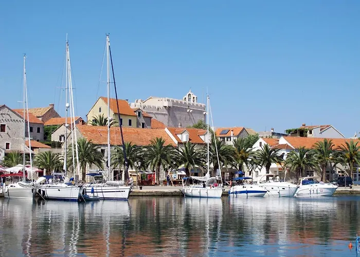 Buda-3 By Interhome Apartmán